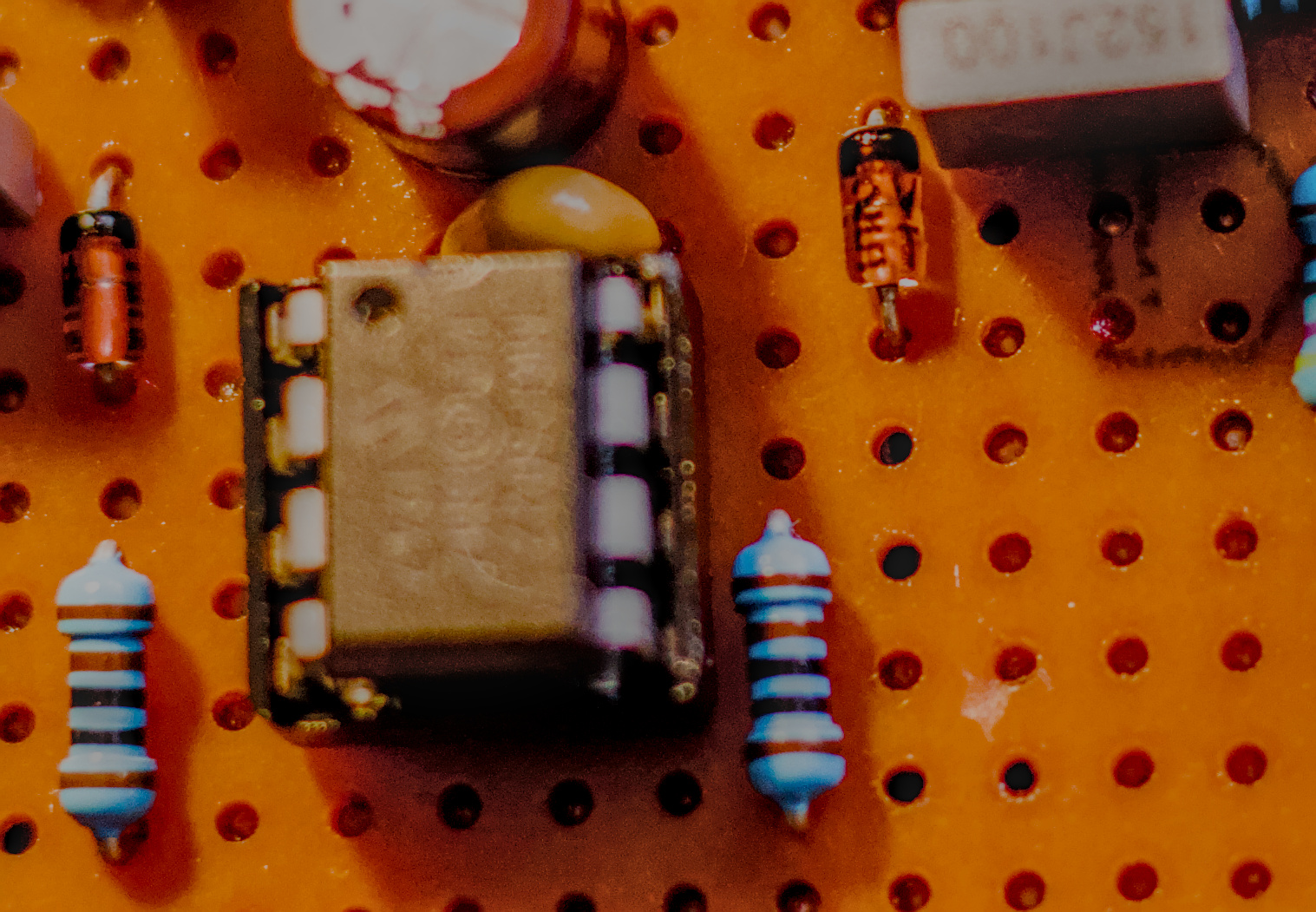 2.4V Zener Diyotlar — Yakın Çekim